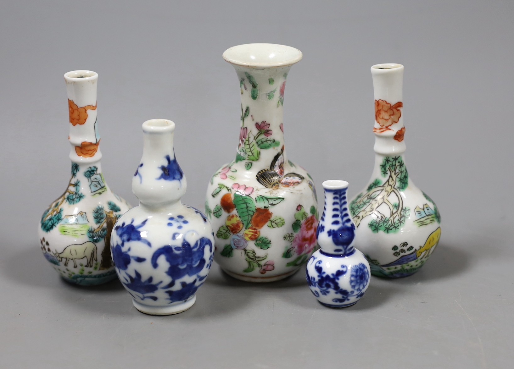 A group of Chinese miniature porcelain bottle vase, 19th/20th century and a Meissen miniature