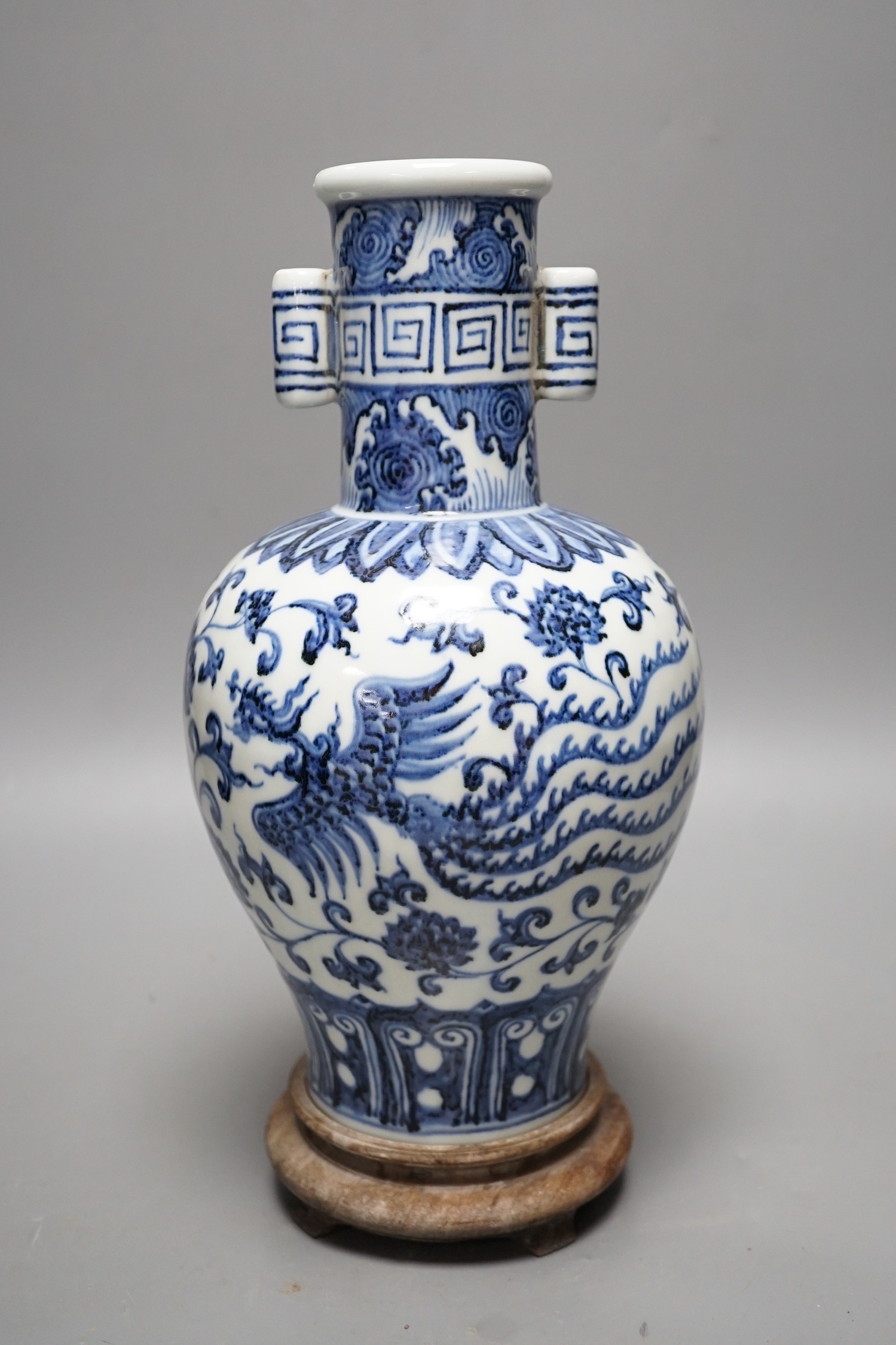 A Chinese blue and white vase on stand, 34cms high - Image 3 of 5