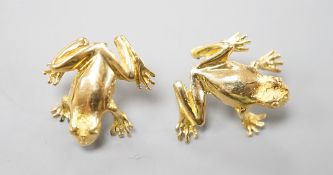 A pair of 750 yellow metal frog earrings, 15mm, 4.9 grams.