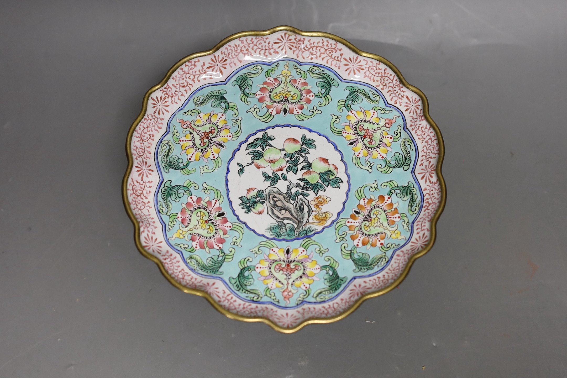 A boxed Chinese Guangzhou enamel comport, 21cm diameter - Image 2 of 5