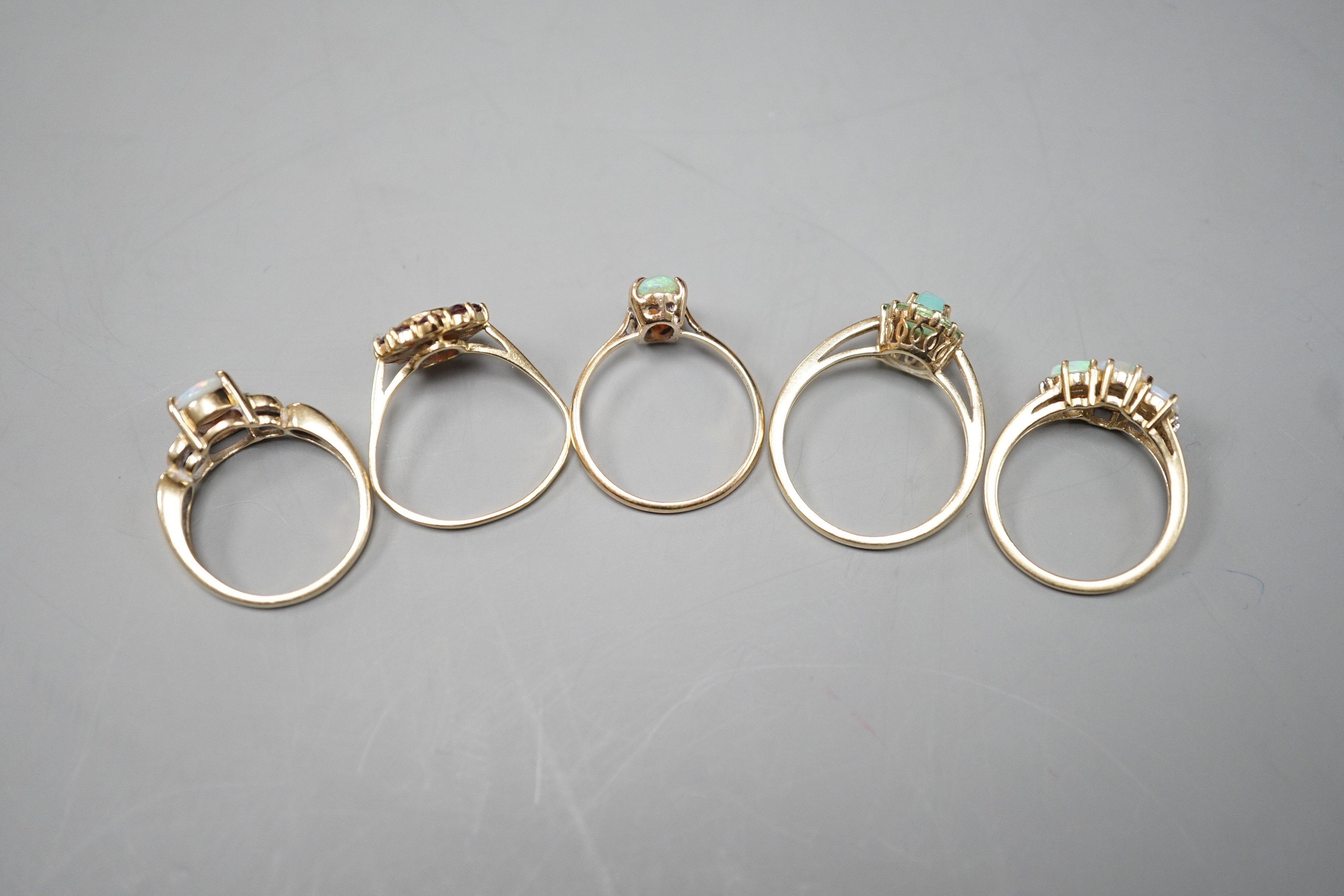 Five assorted modern 9ct gold and gem set dress rings, including white opal and diamond chip - Image 7 of 7