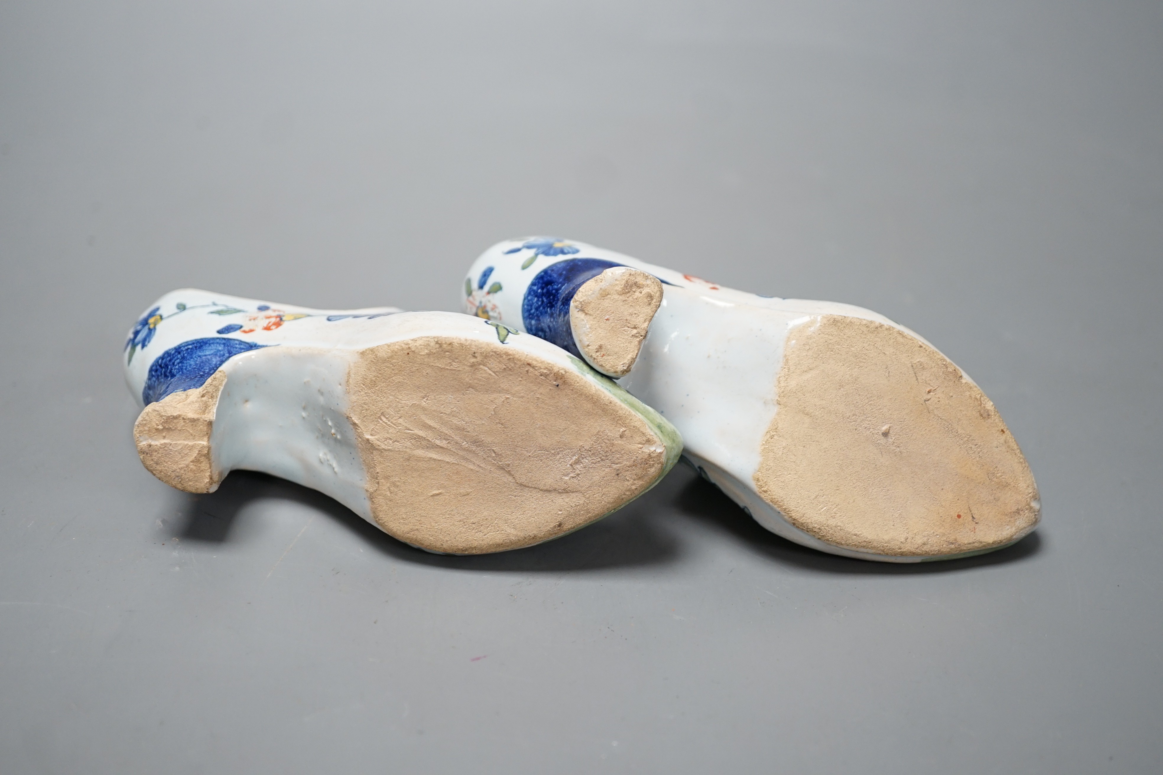 A pair of 19th century Delft polychrome models of shoes, 14cms wide - Image 4 of 4