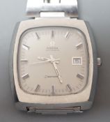 A gentleman's stainless steel Omega Seamaster Automatic wrist watch, on associated stainless steel