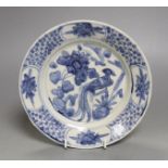 A Chinese late Ming Swatow blue and white plate, Zhangzhou kilns, 17.5cms diameter