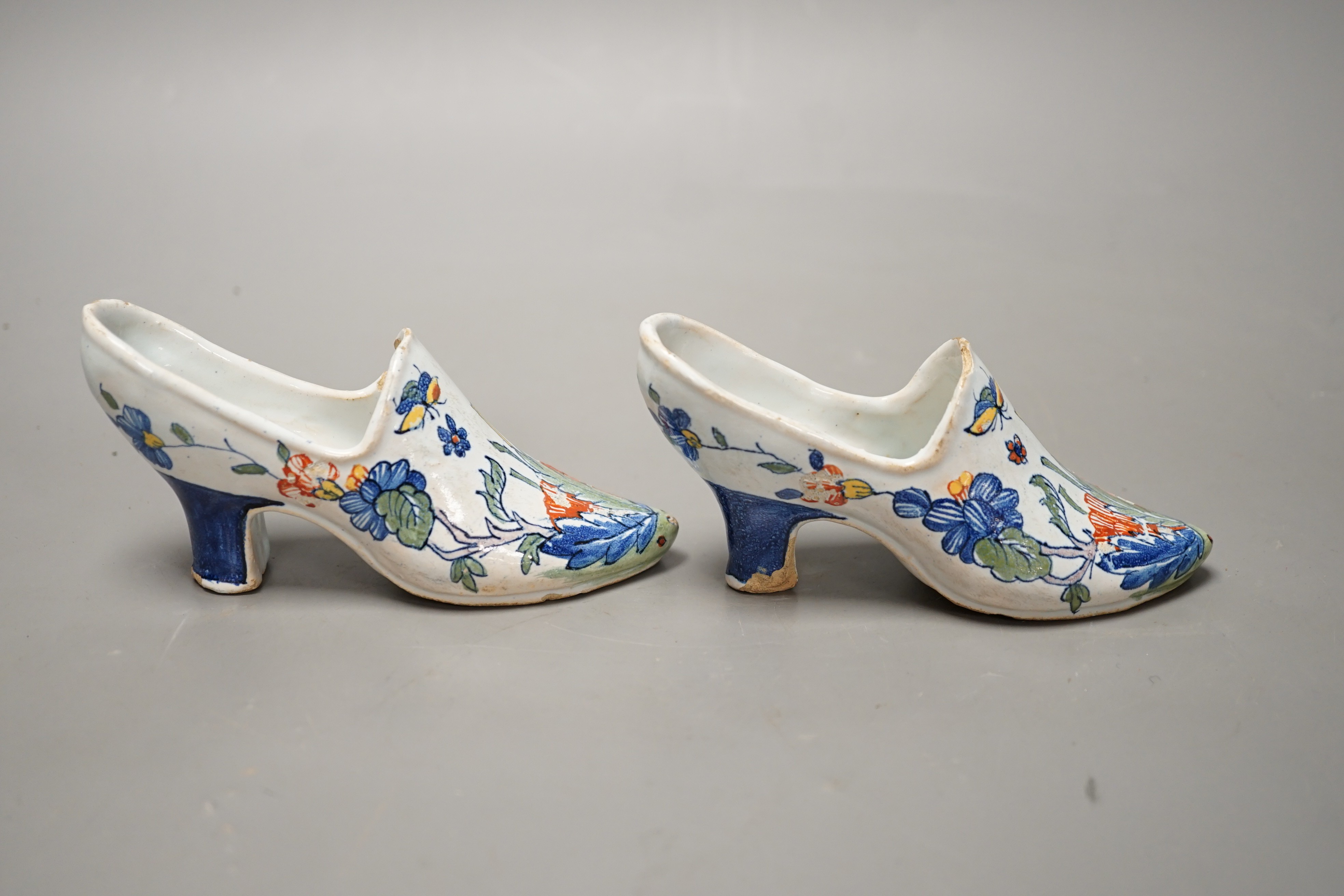 A pair of 19th century Delft polychrome models of shoes, 14cms wide - Image 3 of 4