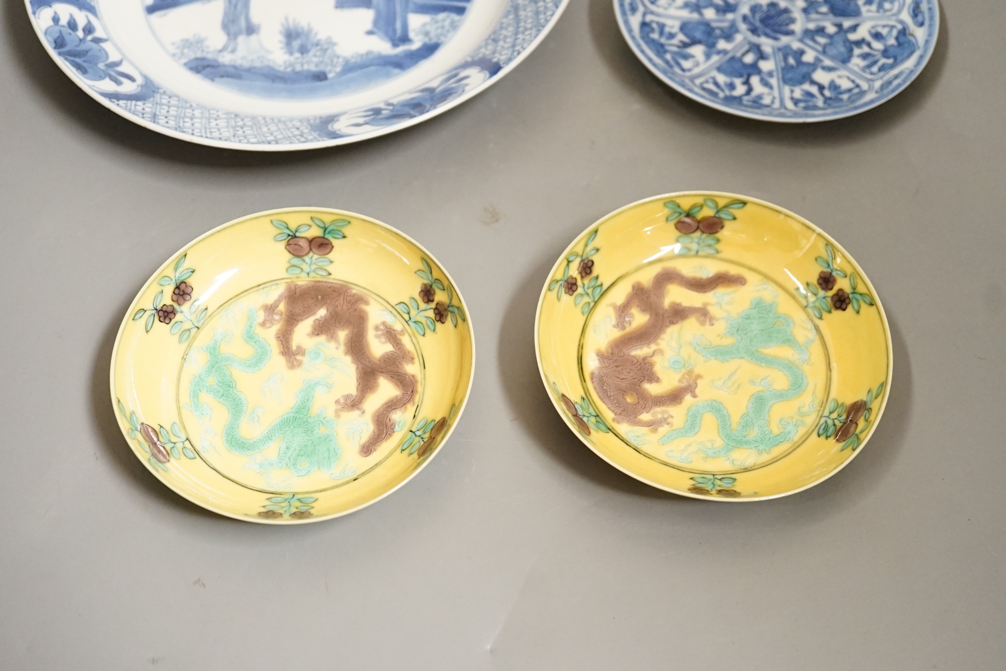 A pair of Chinese dragon dishes, a Kangxi blue and white plate, a Kangxi blue and white dish with - Image 4 of 5