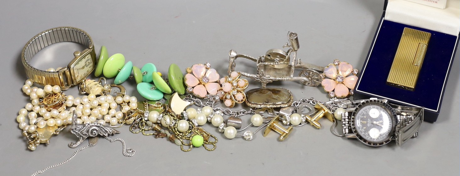 A mixed group of sundry jewellery and other items, including a cultured pearl bracelet(a.f) with 14k