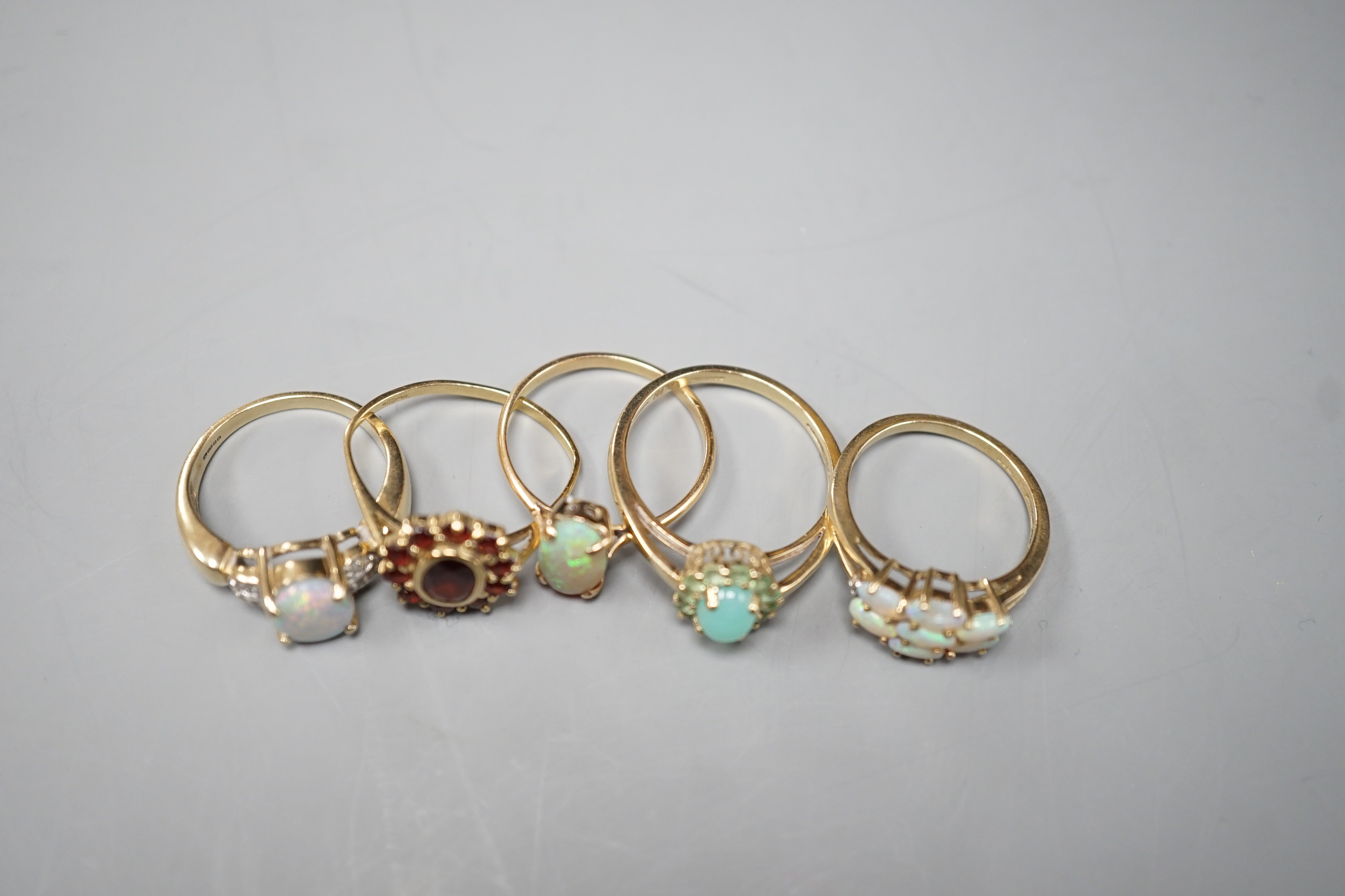 Five assorted modern 9ct gold and gem set dress rings, including white opal and diamond chip - Image 5 of 7