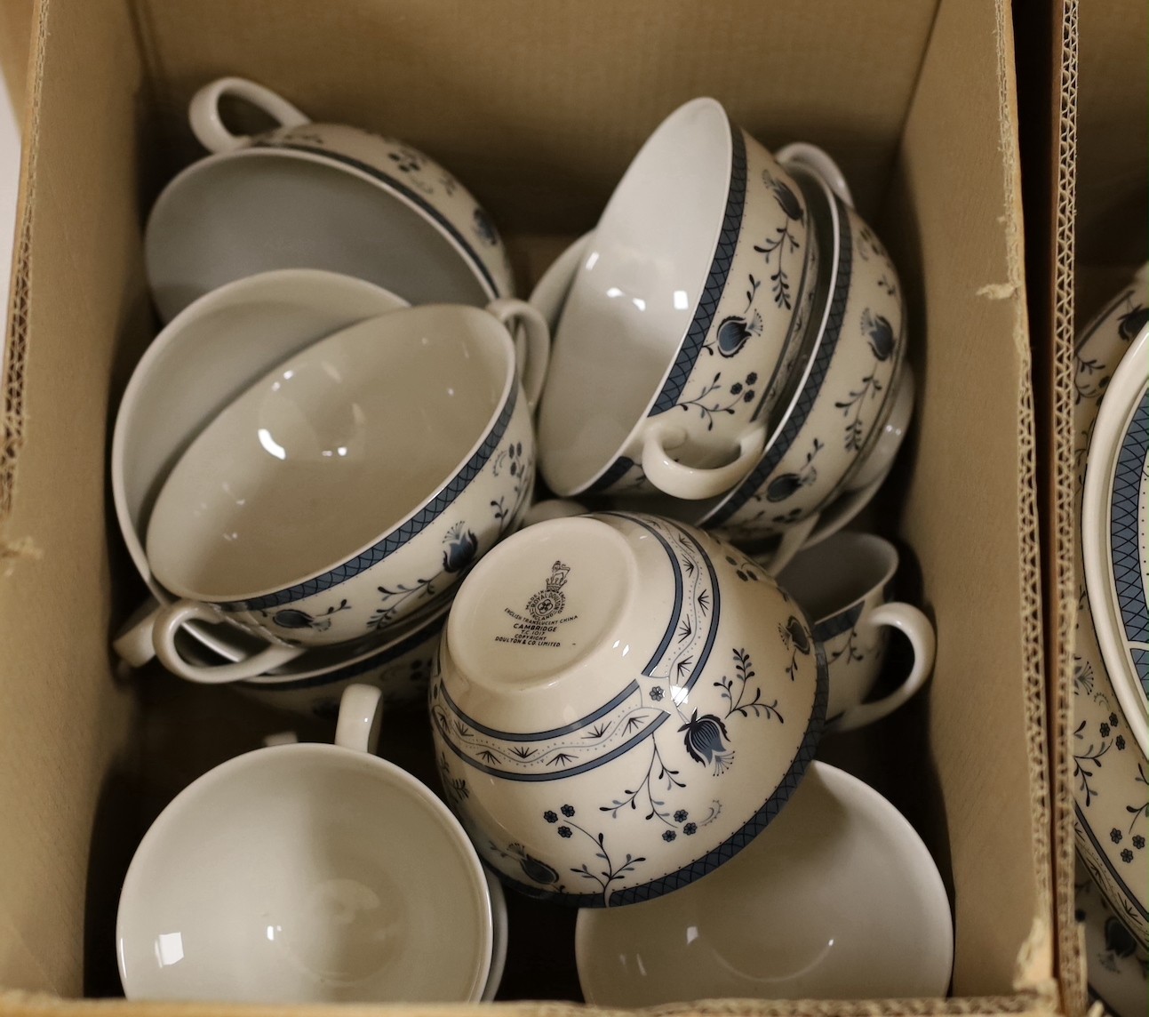 A Royal Doulton dinner and tea service, 76 pieces, Cambridge pattern - Image 2 of 7