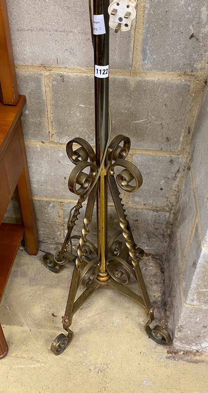 An Edwardian brass telescopic lamp standard - Image 2 of 2