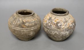 Two Chinese pigment painted grey pottery small jars, Han dynasty (200BCE - 220CE), 11cm high