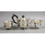 A George V silver three piece tea set, Nathan & Hayes, Birmingham, 1915, gross 14.4oz.