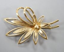 An early 1960's 14ct gold foliate spray brooch, 46mm, 9 grams.