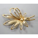 An early 1960's 14ct gold foliate spray brooch, 46mm, 9 grams.