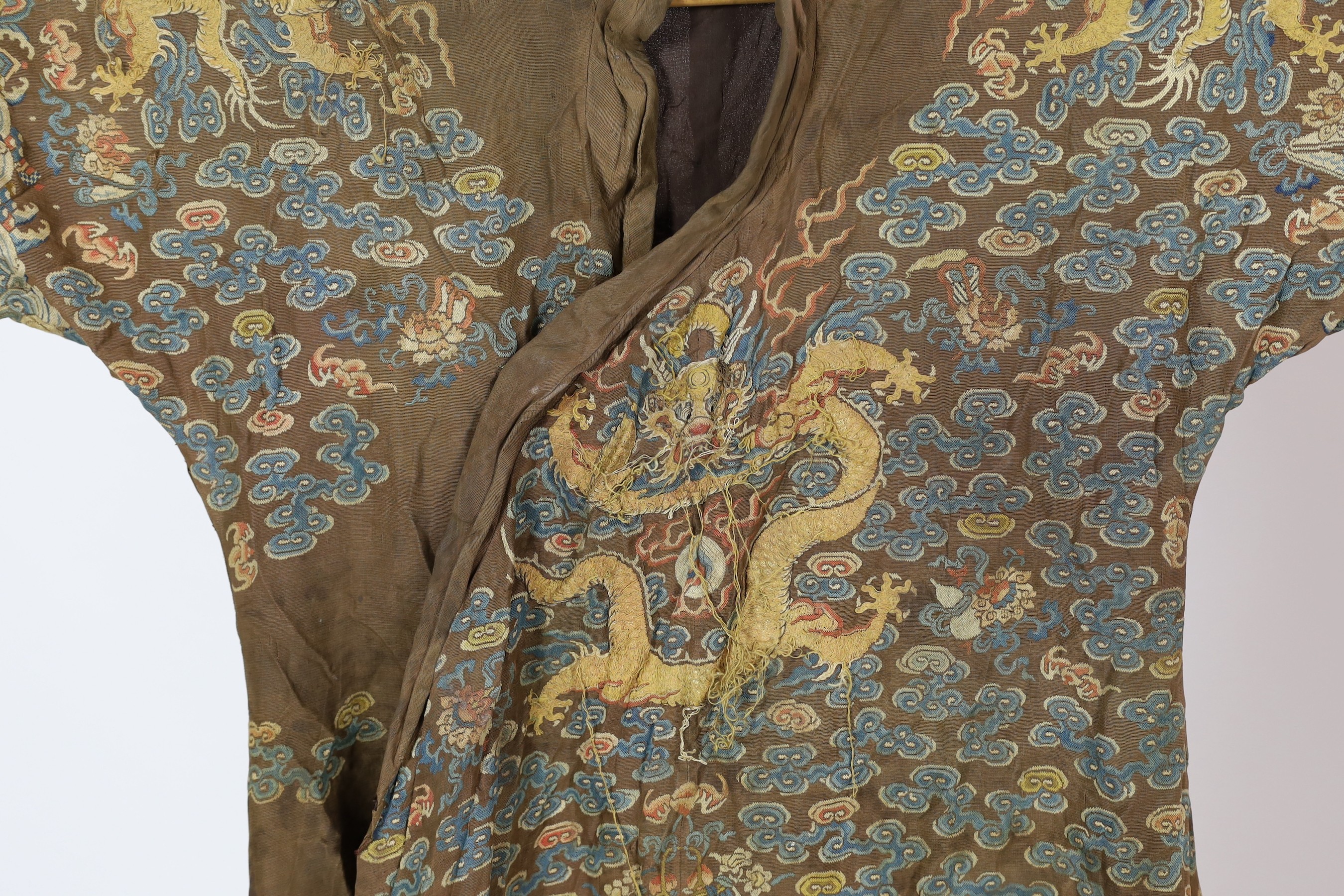 A Chinese embroidered silk and kesi gauze ’dragon’ summer robe, late Qing dynasty, - Image 2 of 6