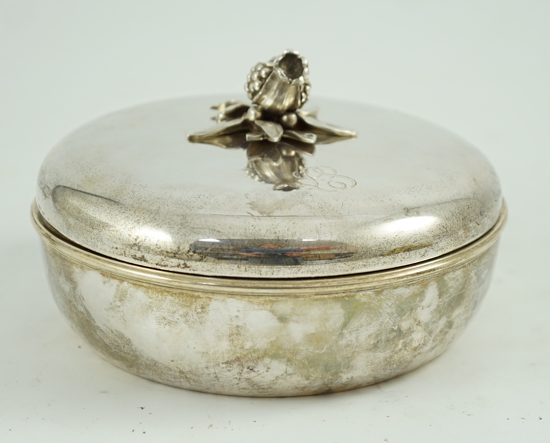 A 20th century French Emile Puiforcat for Cartier 950 standard silver bowl and cover, with - Image 2 of 5