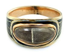 A George IV gold and two colour enamel mourning ring, with plaited hair beneath a glazed panel(