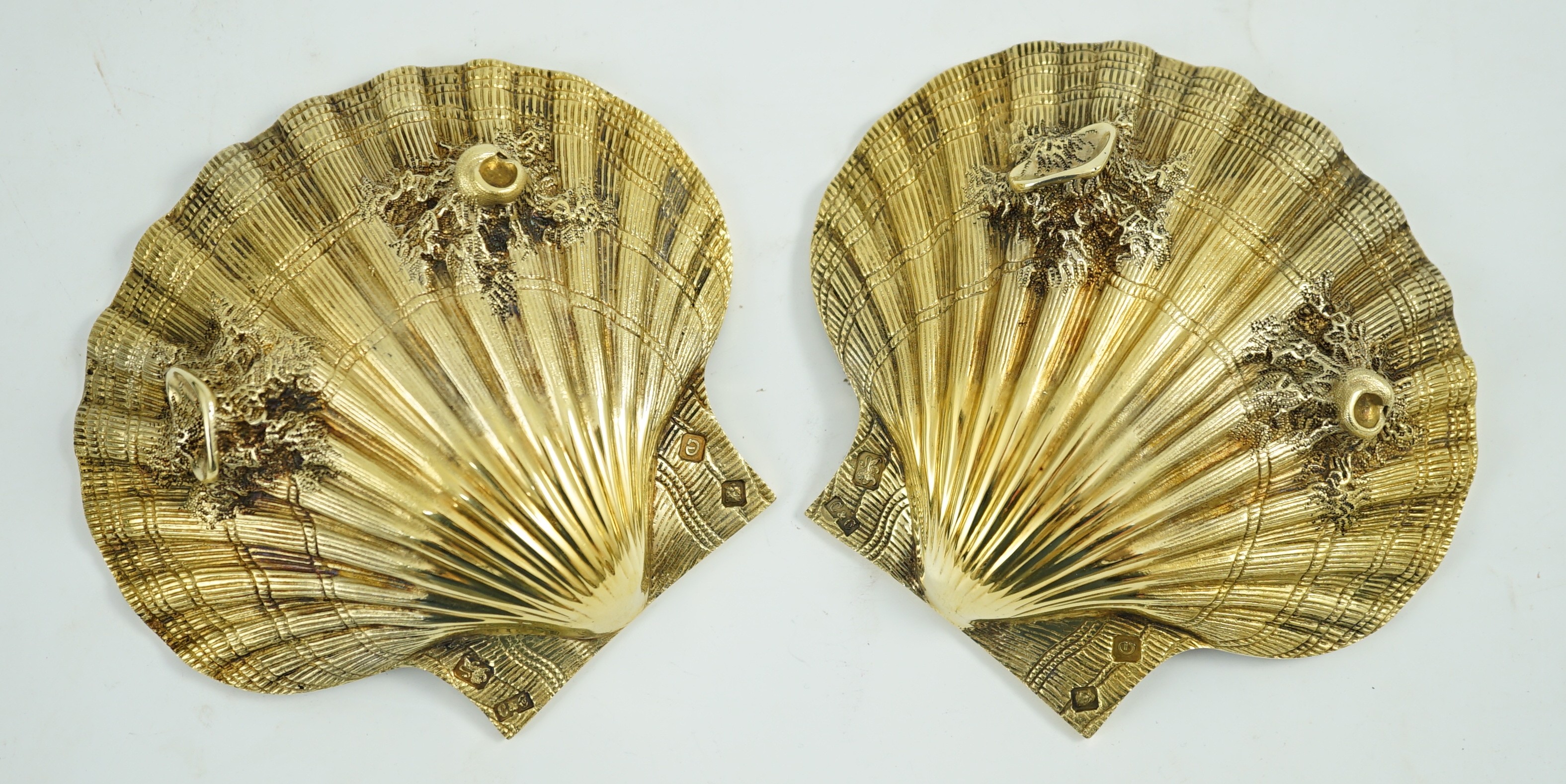 A cased pair of Elizabeth II silver gilt scallop shell butter dishes by Collingwood & Co, on shell - Image 5 of 7