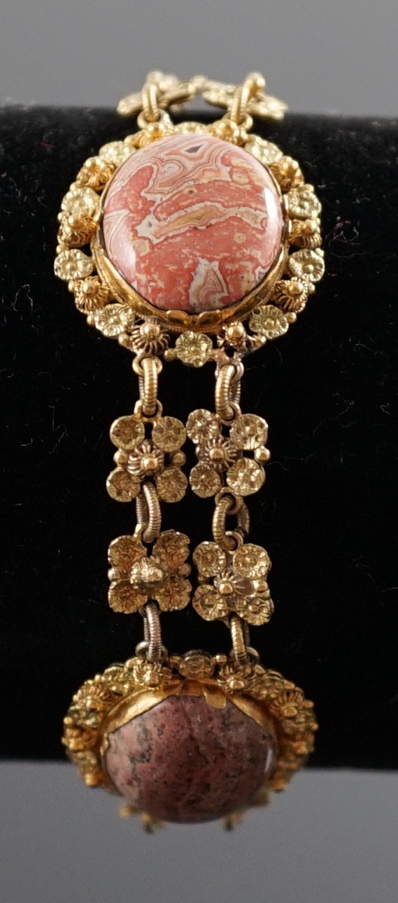 An early 19th century gold and four stone oval cabochon hardstone set bracelet, with flower head - Image 3 of 5