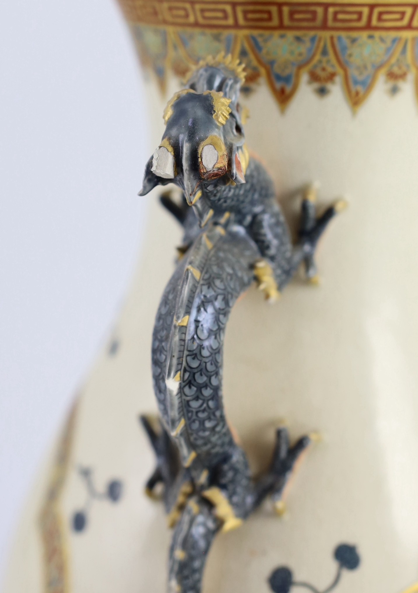 A large Japanese Satsuma pottery vase, late 19th century, finely gilded and painted in enamels - Image 8 of 9