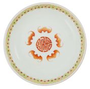 A Chinese coral ground saucer dish, 19th/20th century, the interior painted with five bats around