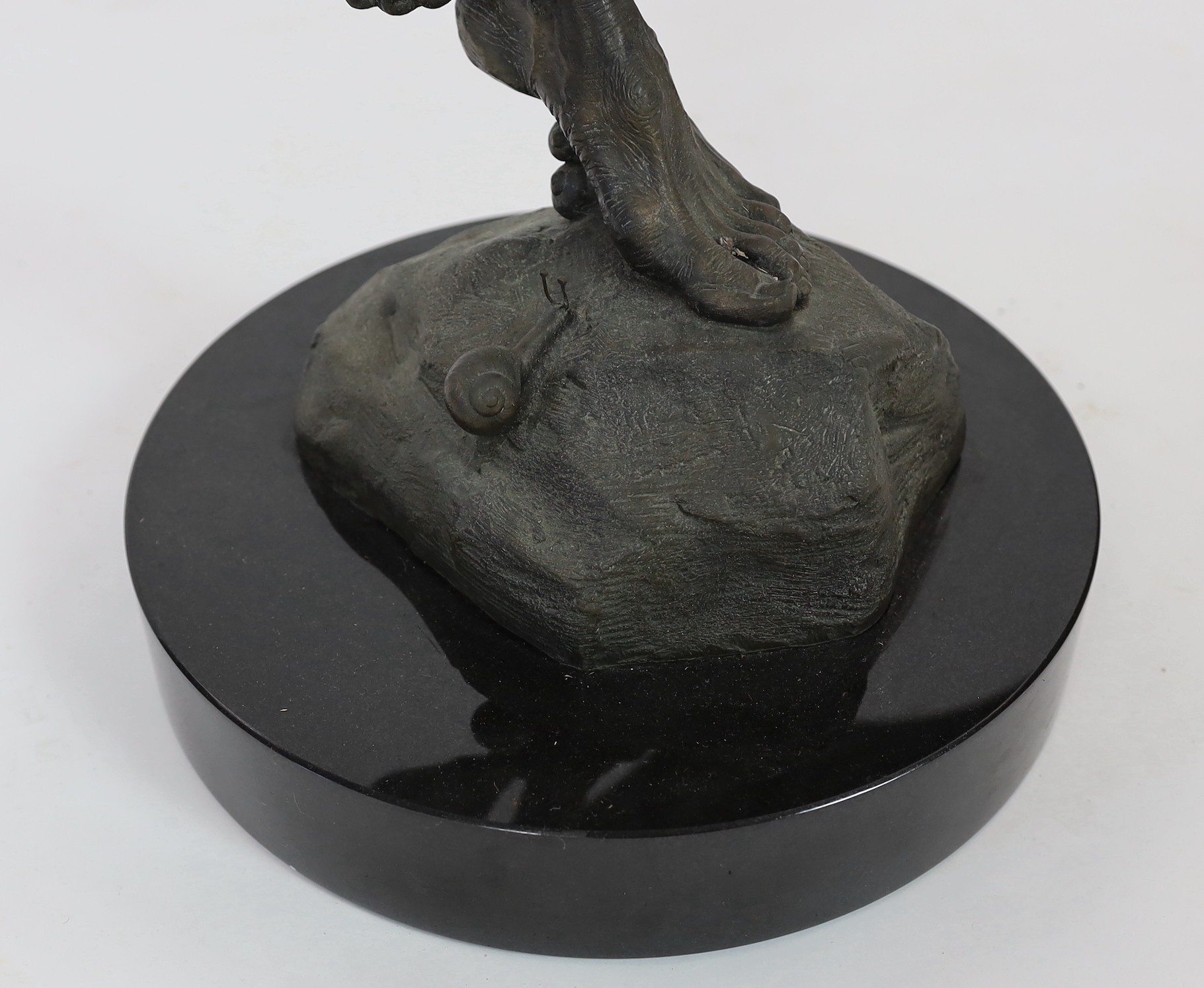 § § David Goode (British, b.1966). A very large bronze of Sneakweed, signed and dated 1998, 26/50, - Image 4 of 5