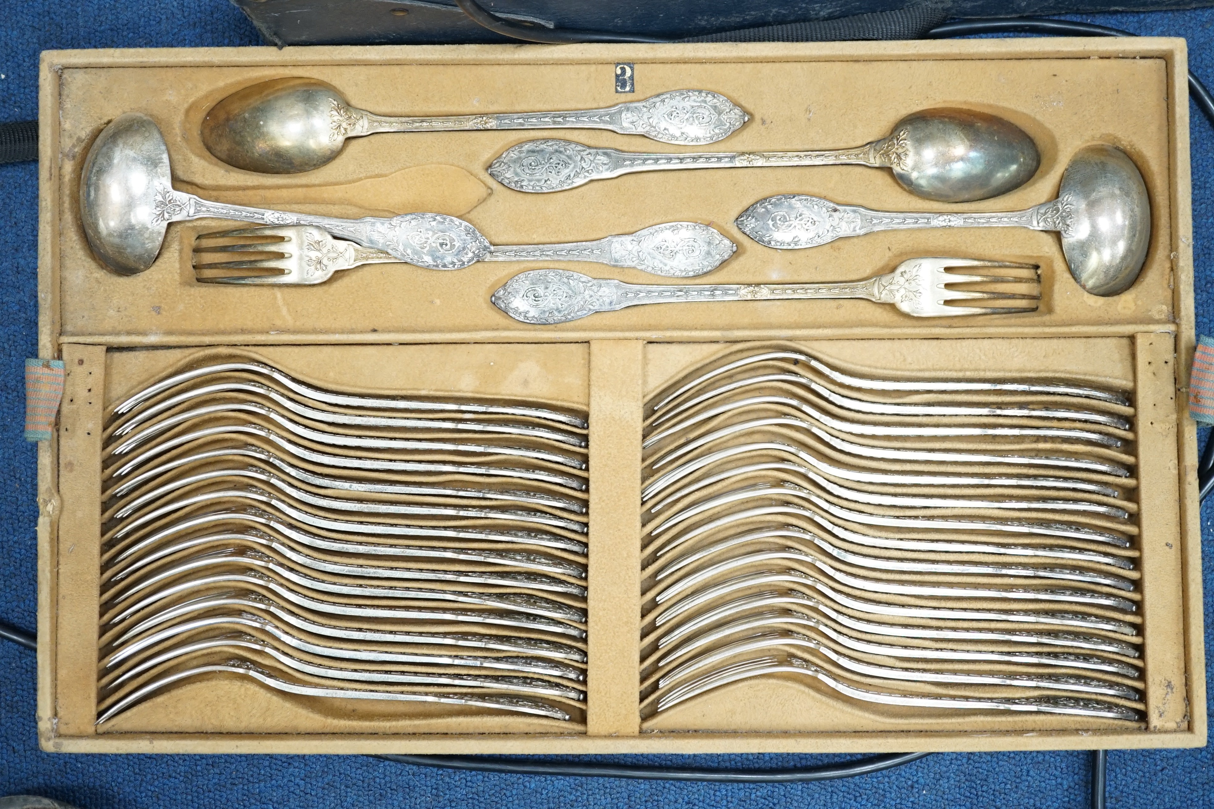 An extensive, almost complete canteen of late 19th/early 20th century French 950 standard silver - Image 3 of 6