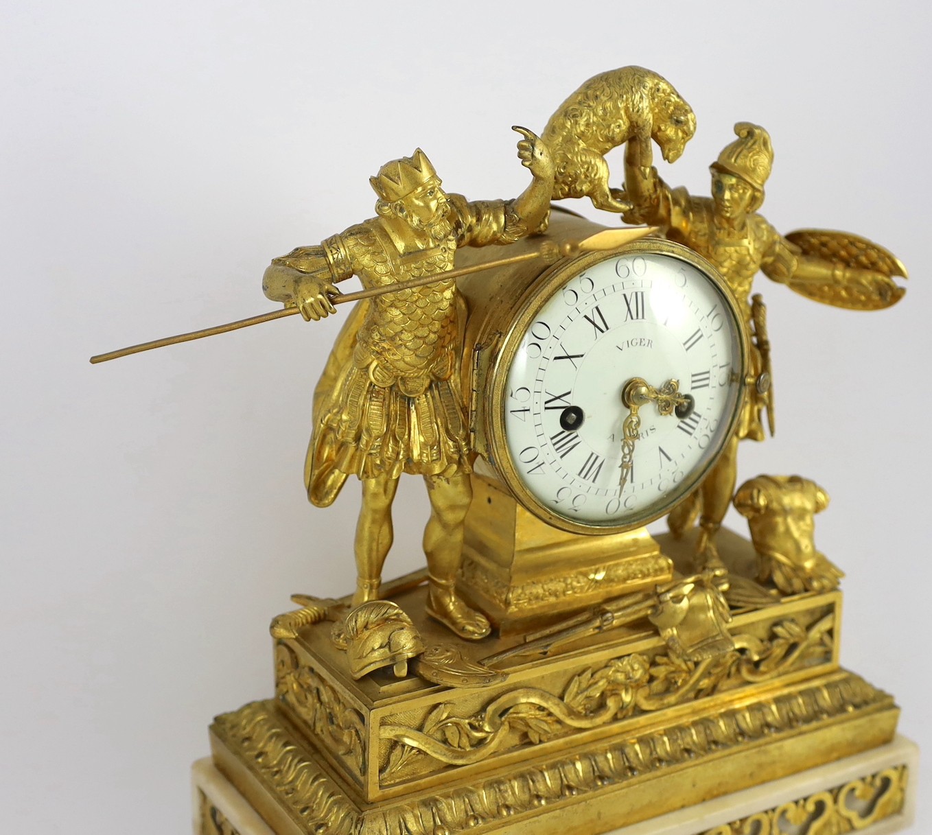 Viger à Paris. An early 19th century French ormolu mantel clock, surmounted with figures of a King - Image 2 of 6