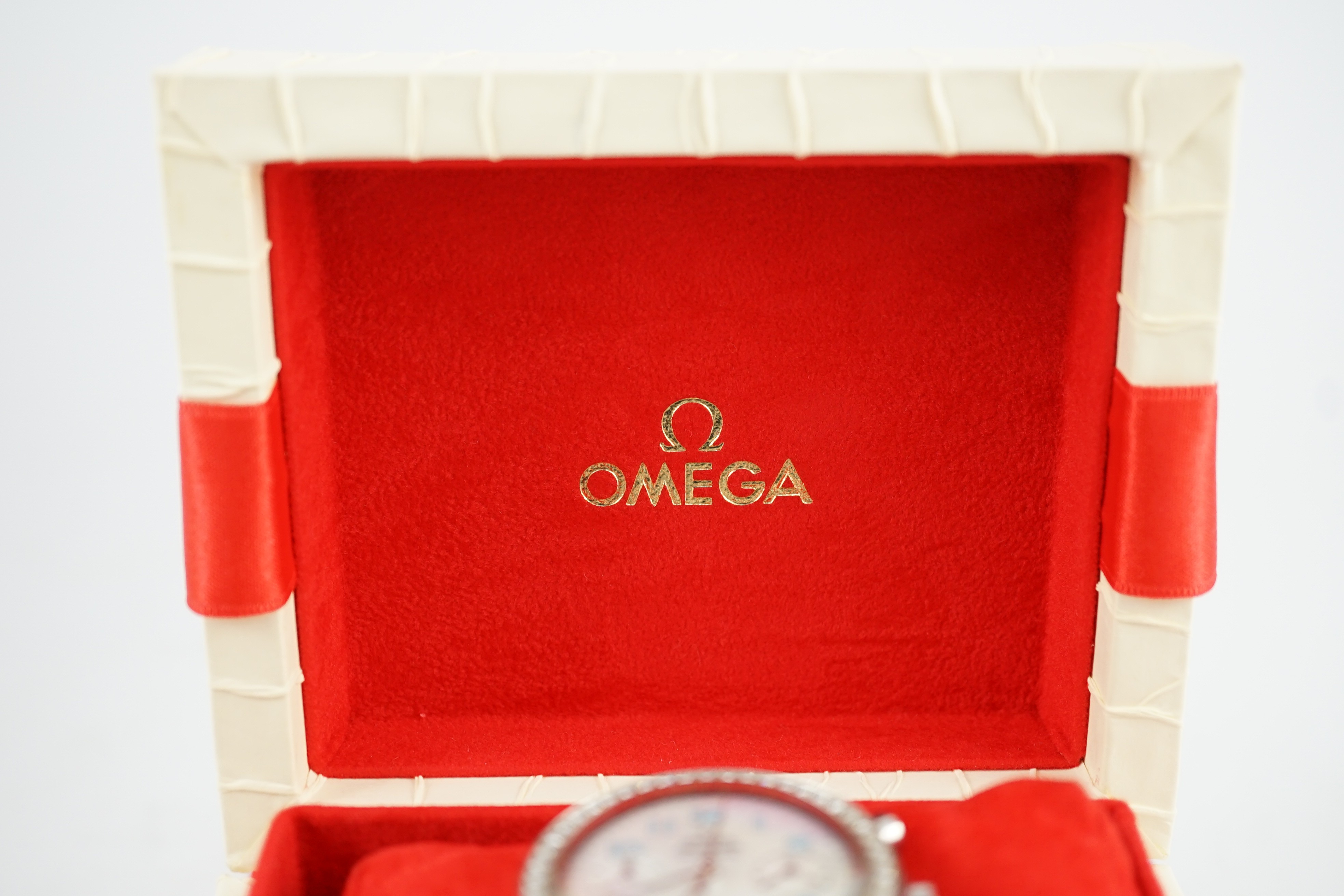 A lady's modern stainless steel Omega Speedmaster automatic wrist watch and bracelet, with mother of - Image 3 of 4