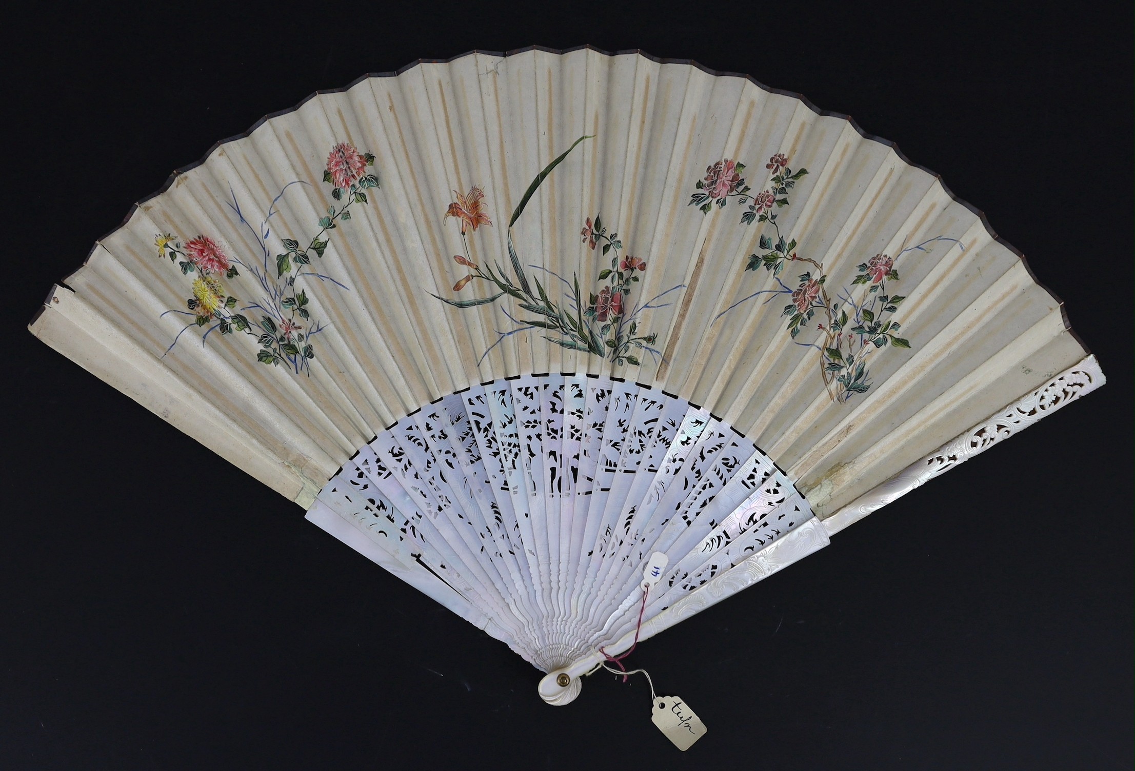 A Chinese painted leaf fan with mother-of-pearl sticks, 19th century, the leaf painted with ladies - Image 7 of 10