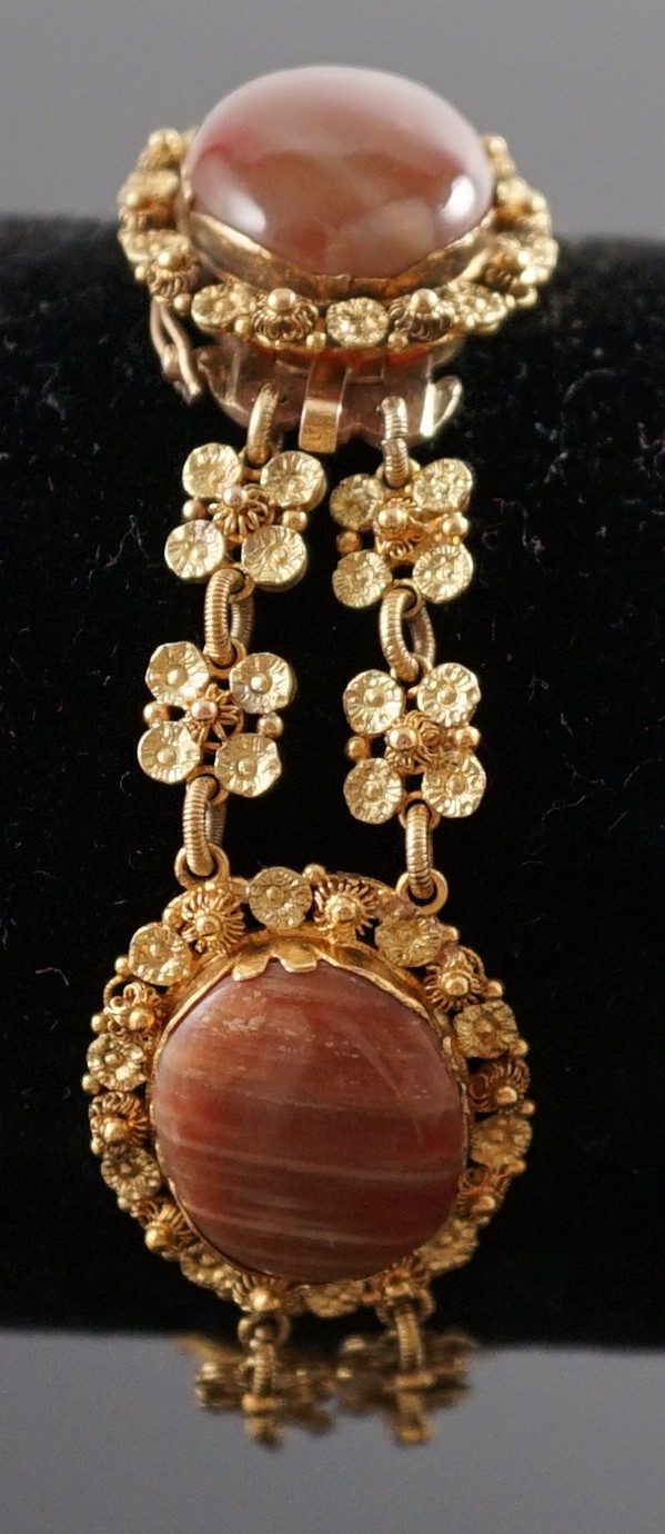 An early 19th century gold and four stone oval cabochon hardstone set bracelet, with flower head - Image 2 of 5