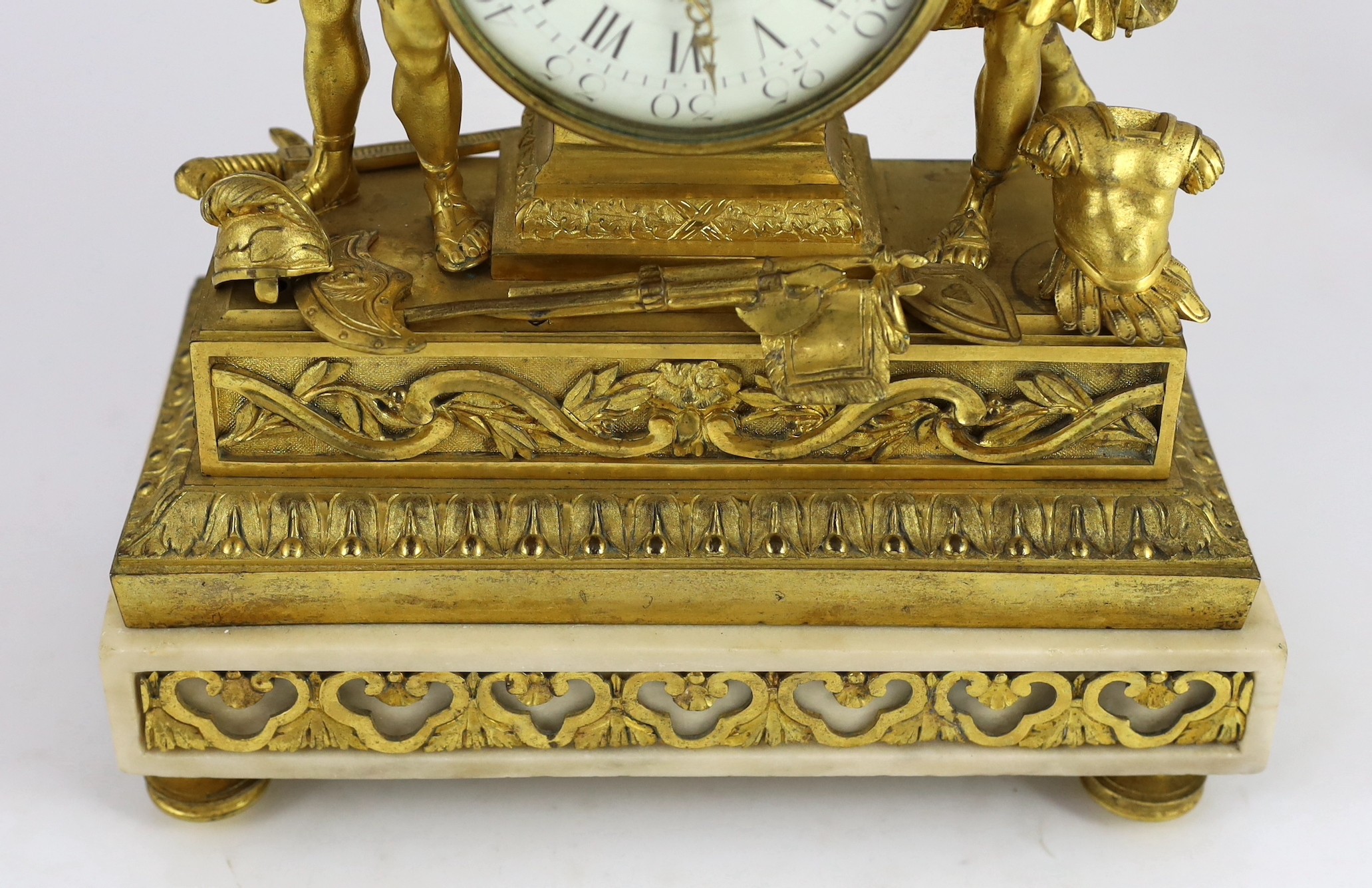 Viger à Paris. An early 19th century French ormolu mantel clock, surmounted with figures of a King - Image 4 of 6