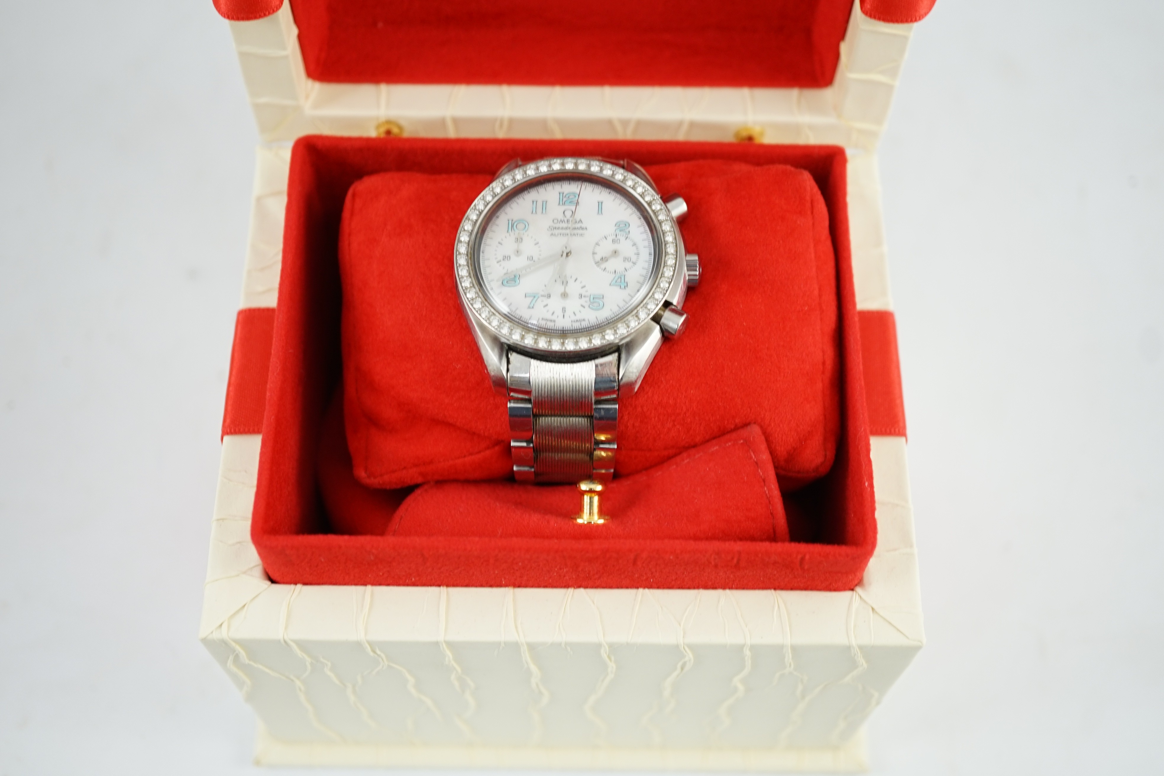 A lady's modern stainless steel Omega Speedmaster automatic wrist watch and bracelet, with mother of - Image 4 of 4