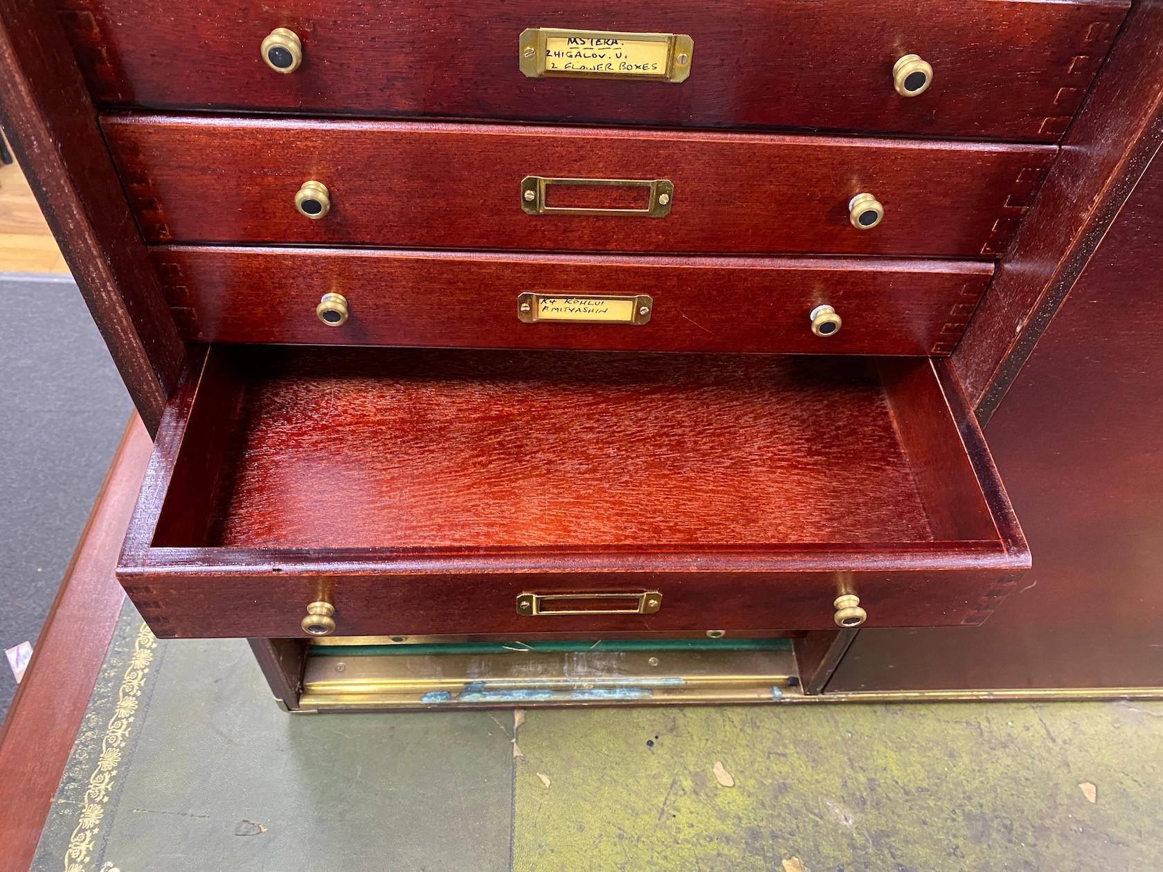 A modern brass mounted mahogany collectors chest, width 80cm, depth 28cm, height 63cm - Bild 2 aus 2