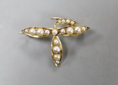 An early 20th century yellow metal and graduated seed pearl set leaf brooch, width 31mm, gross