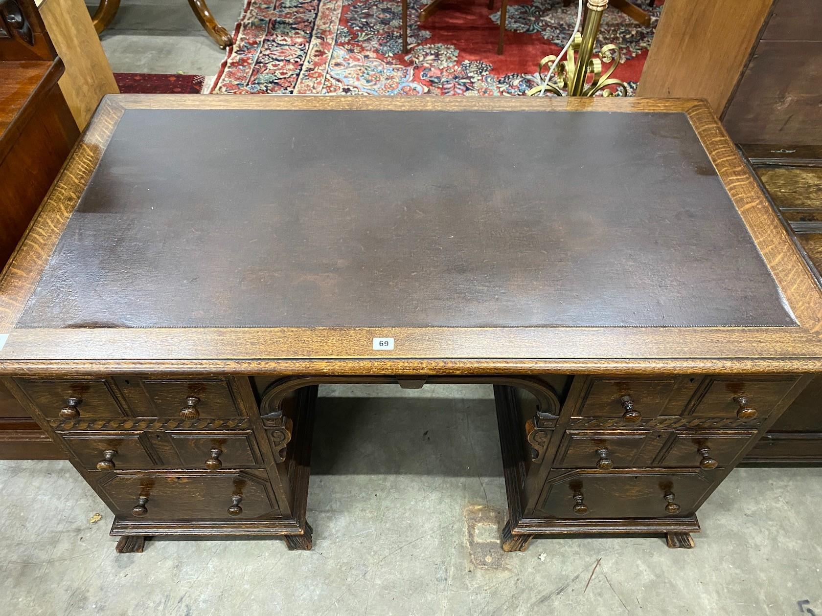 An early 20th century oak kneehole desk, length 136cm, depth 75cm, height 75cm - Image 2 of 2