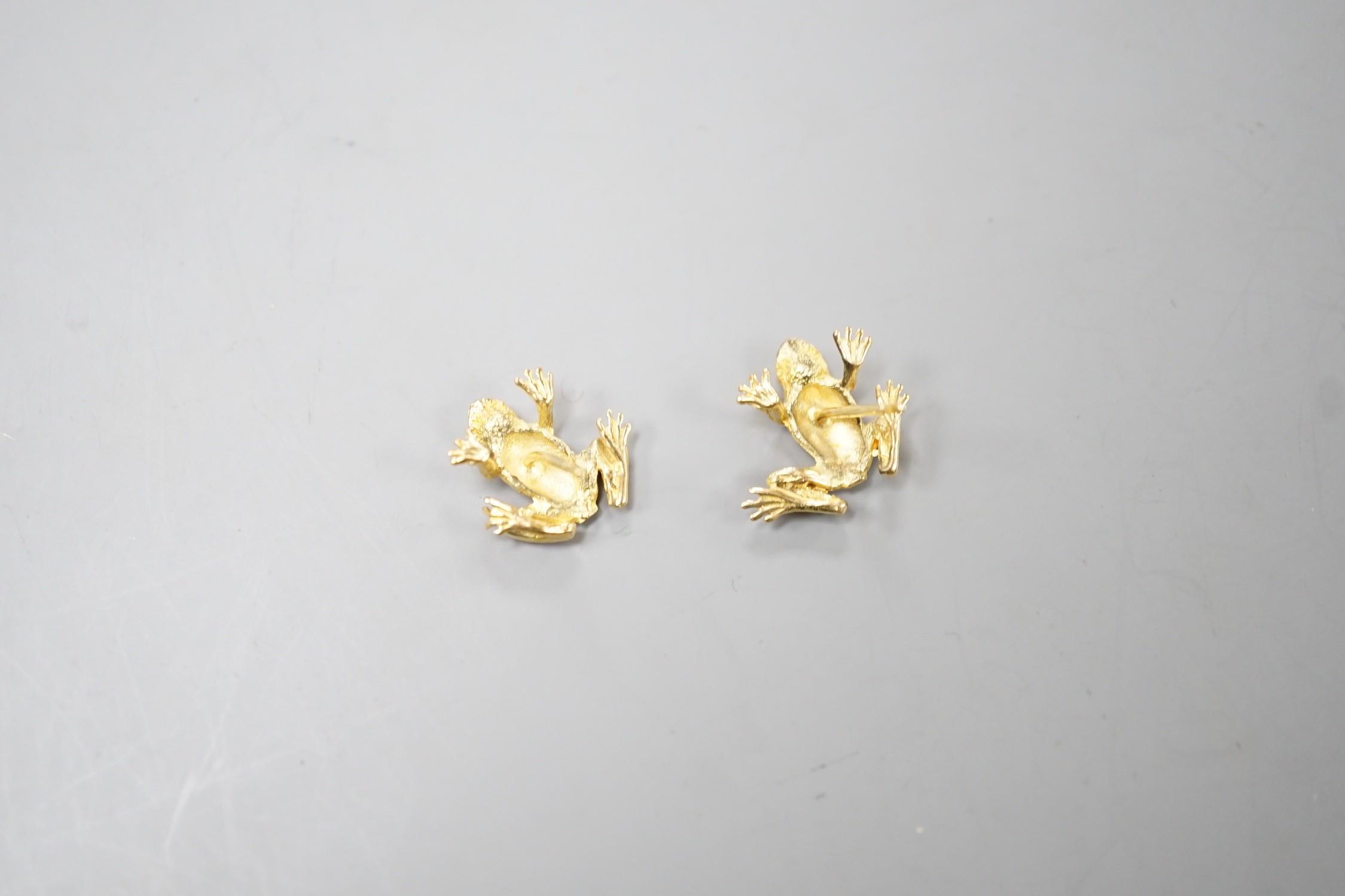 A pair of 750 yellow metal frog earrings, 15mm, 4.9 grams. - Image 3 of 4