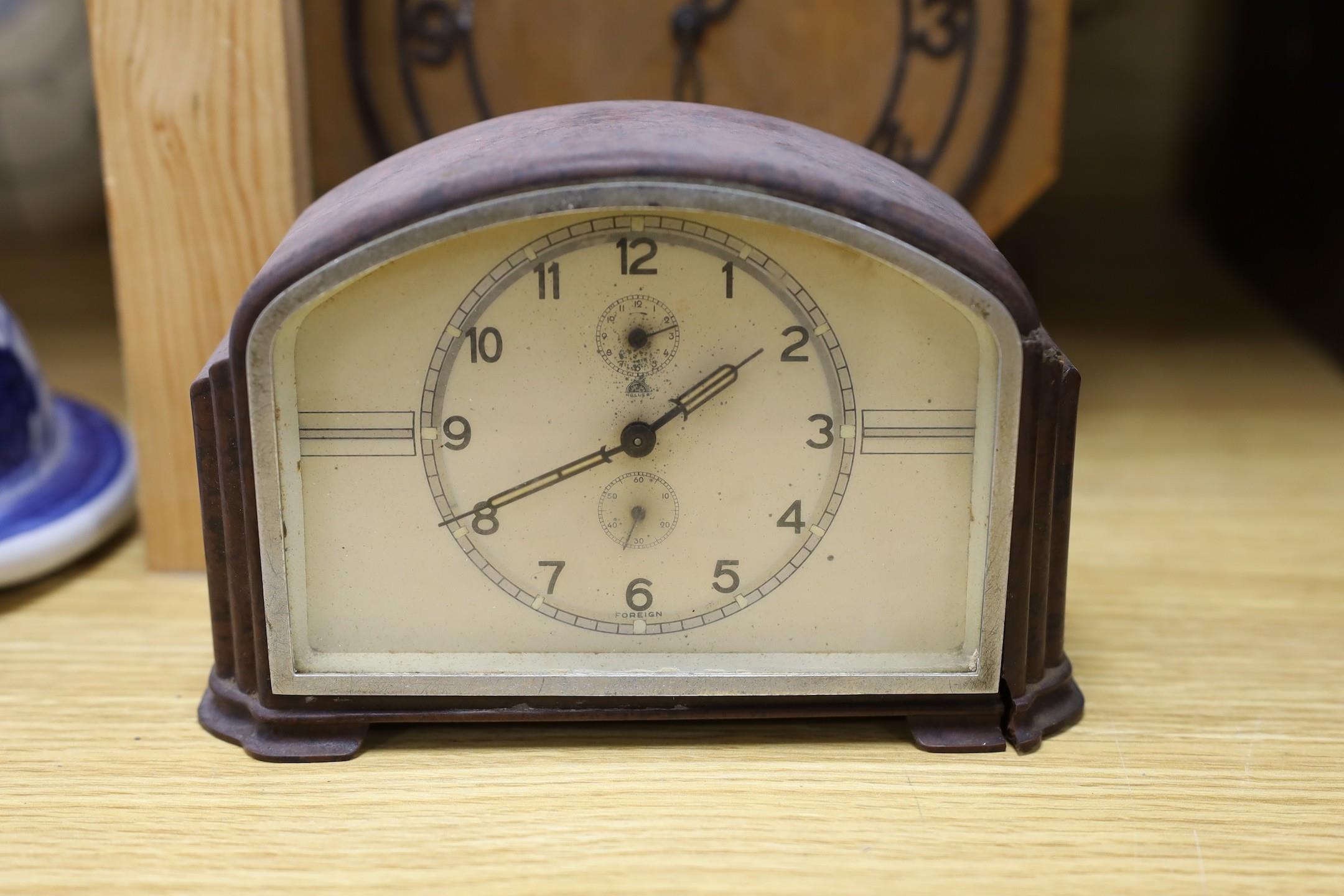 A Black Forest cuckoo clock, together with another octagonal faced timepiece, a Bakelite timepiece - Image 3 of 5