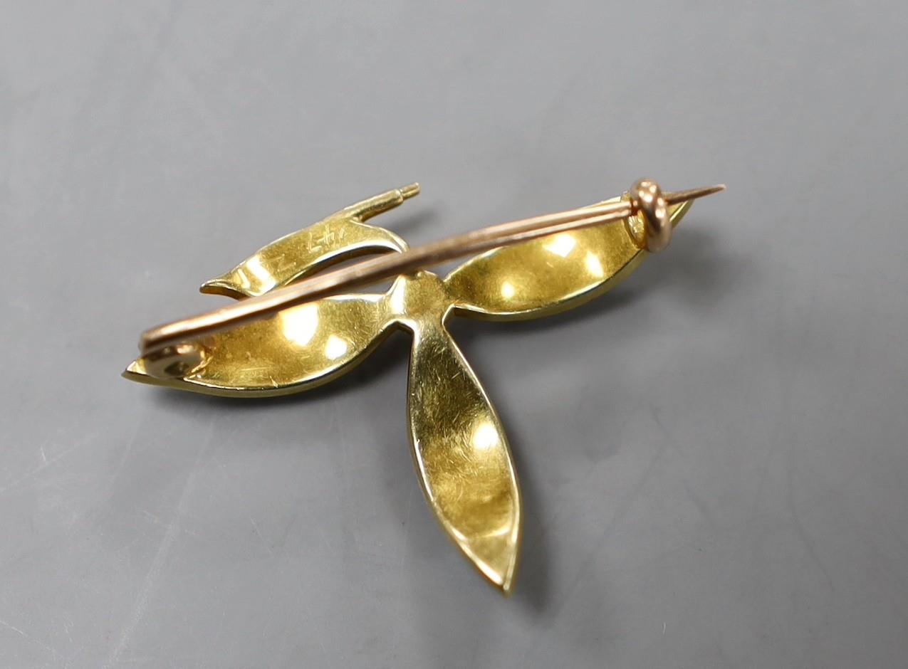 An early 20th century yellow metal and graduated seed pearl set leaf brooch, width 31mm, gross - Image 2 of 2