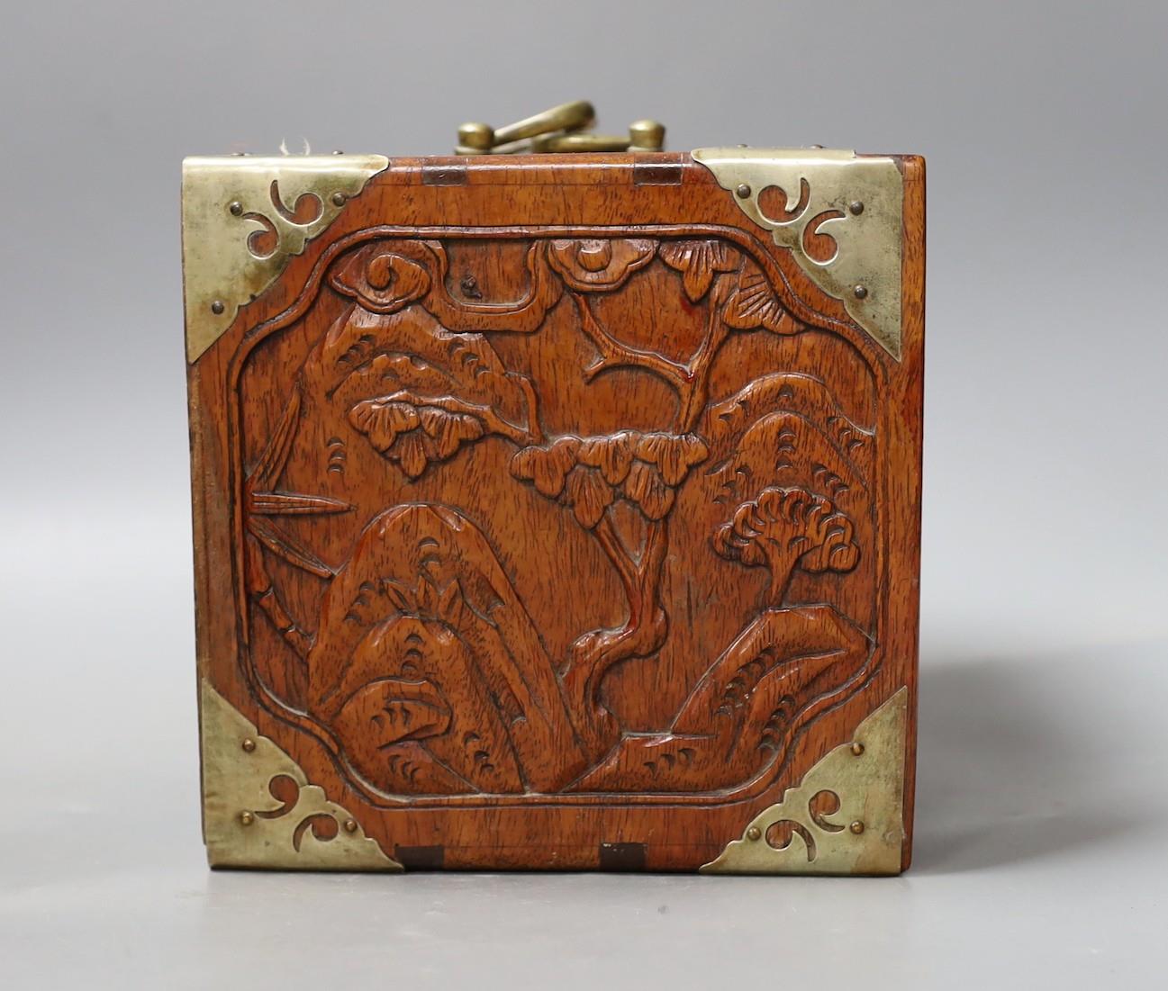 An early 20th century Chinese hardwood cased bone and bamboo mahjong set - Image 4 of 7