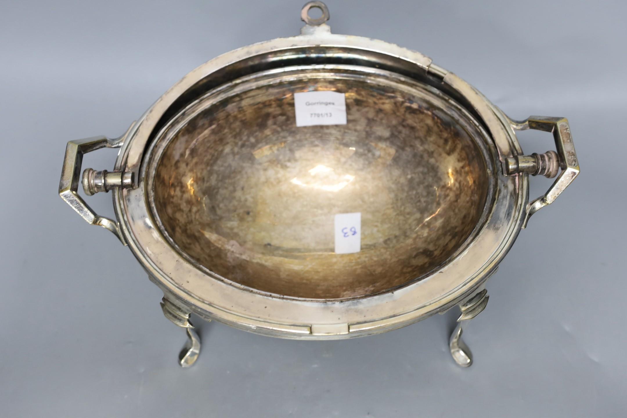 An Edwardian silver plated revolving breakfast tureen. 35cm wide - Image 3 of 4