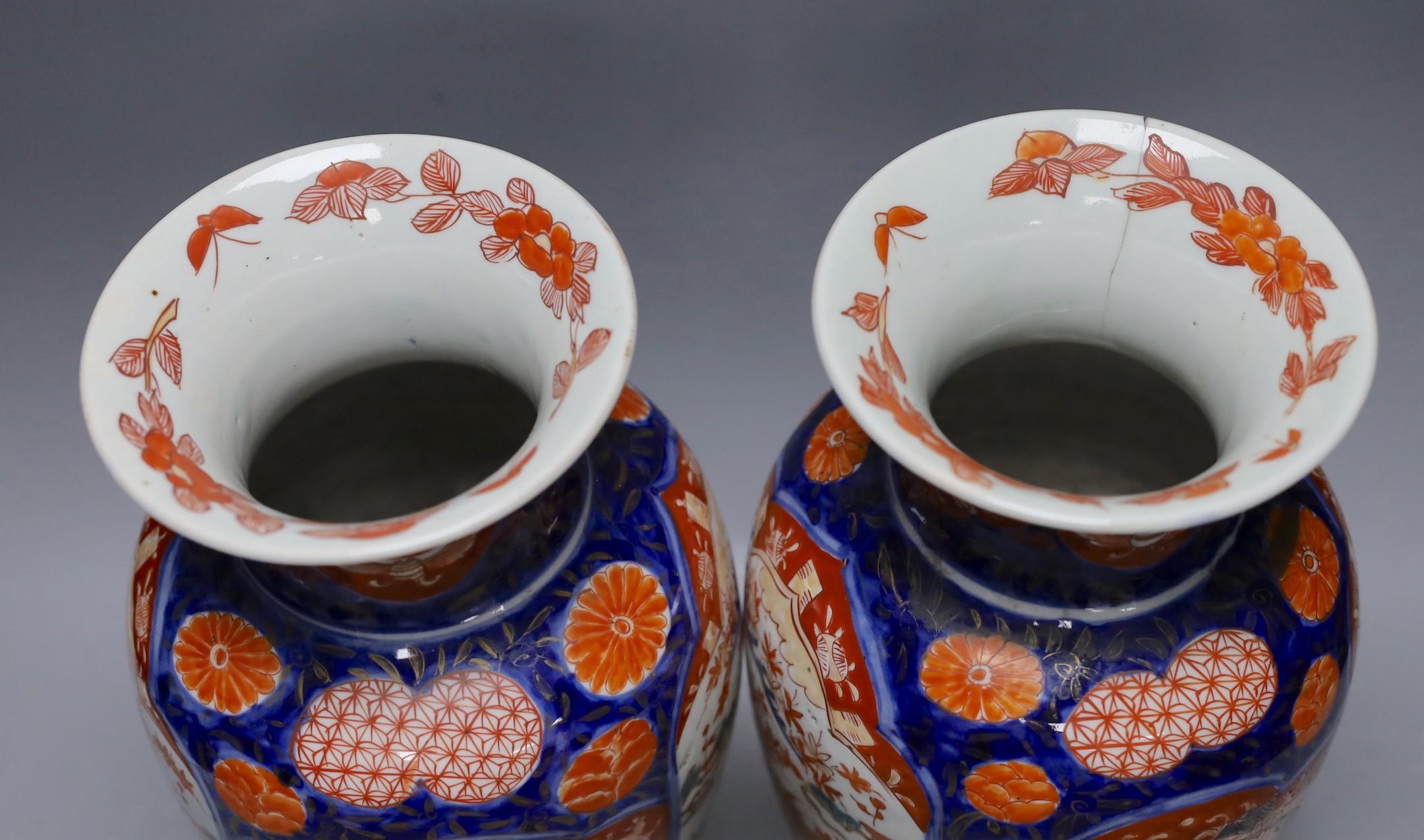 A pair of Japanese Imari vases, Meiji period. 30cm tall - Image 3 of 4