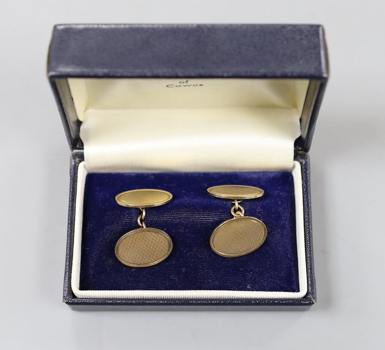 A pair of 9ct gold oval disc cufflinks, 19mm, 10.1 grams - Image 3 of 3