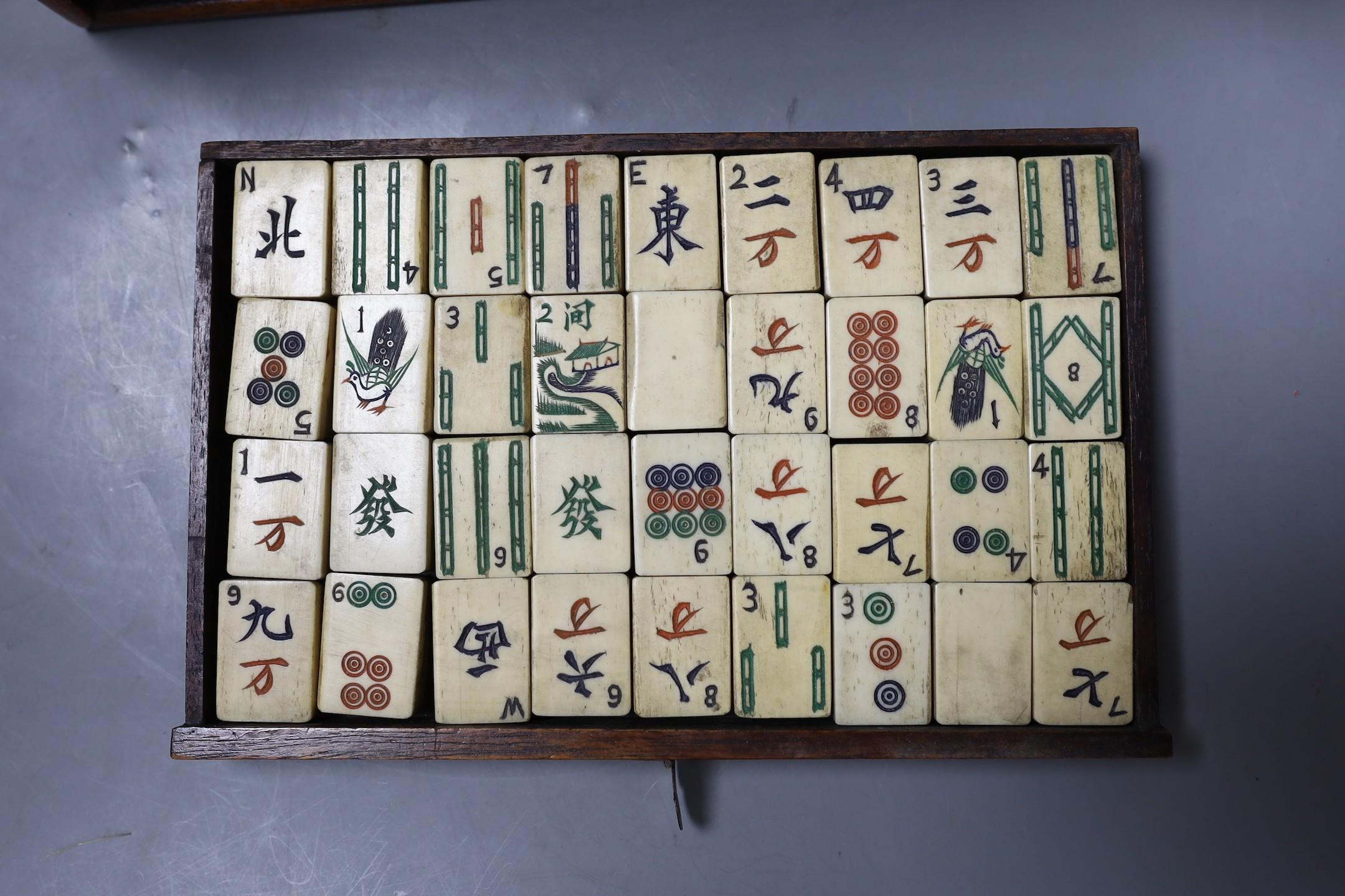 An early 20th century Chinese hardwood cased bone and bamboo mahjong set - Image 5 of 7