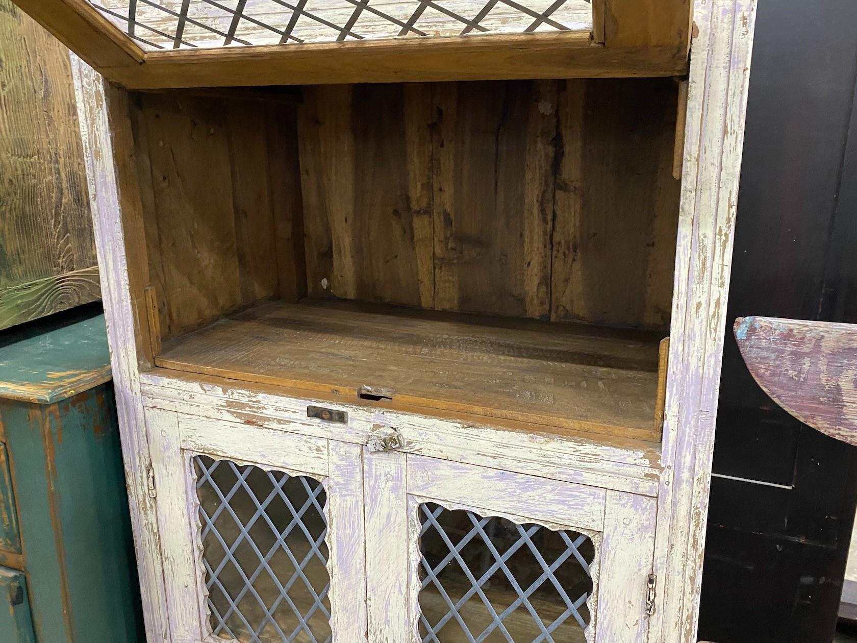 A provincial painted wood side cabinet with leaded glazed doors, width 64cm, depth 36cm, height - Bild 2 aus 2