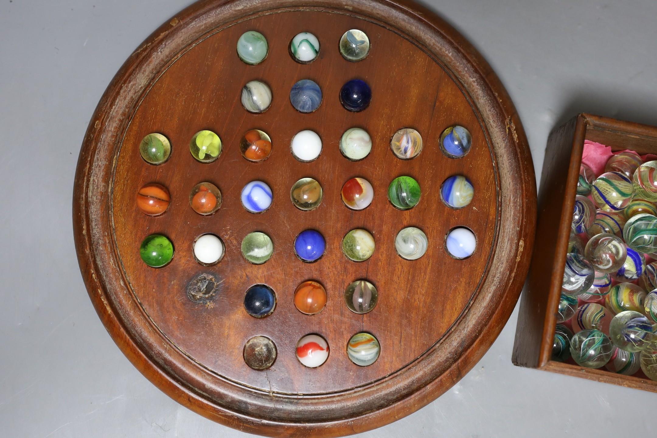 A mahogany solitaire board and marbles - Image 2 of 3