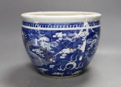 A Chinese blue and white dragon jardiniere, 24 cm diameter