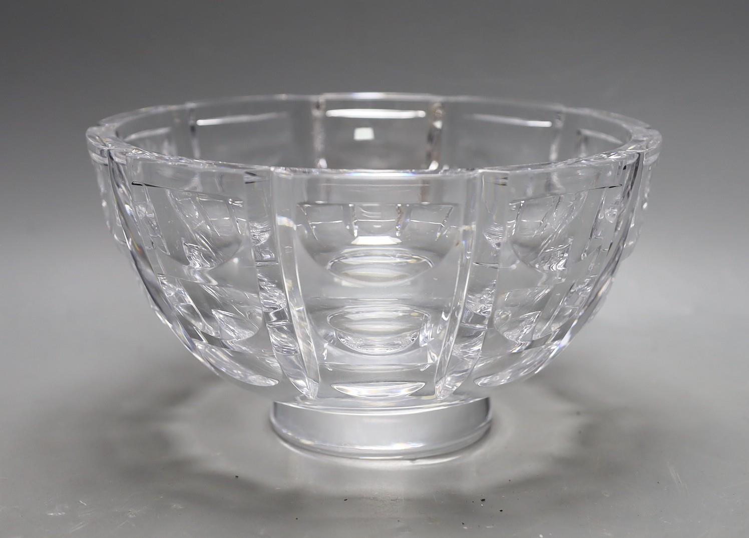 An Orrefors glass fruit bowl, 14cm