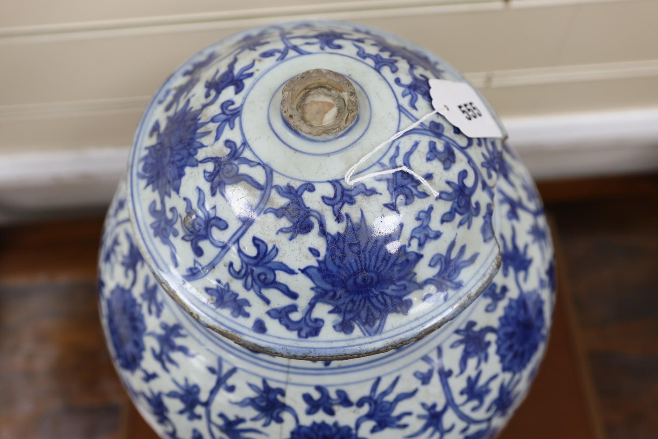 A large Chinese blue and white jar and cover, 43cm tall - Image 3 of 4