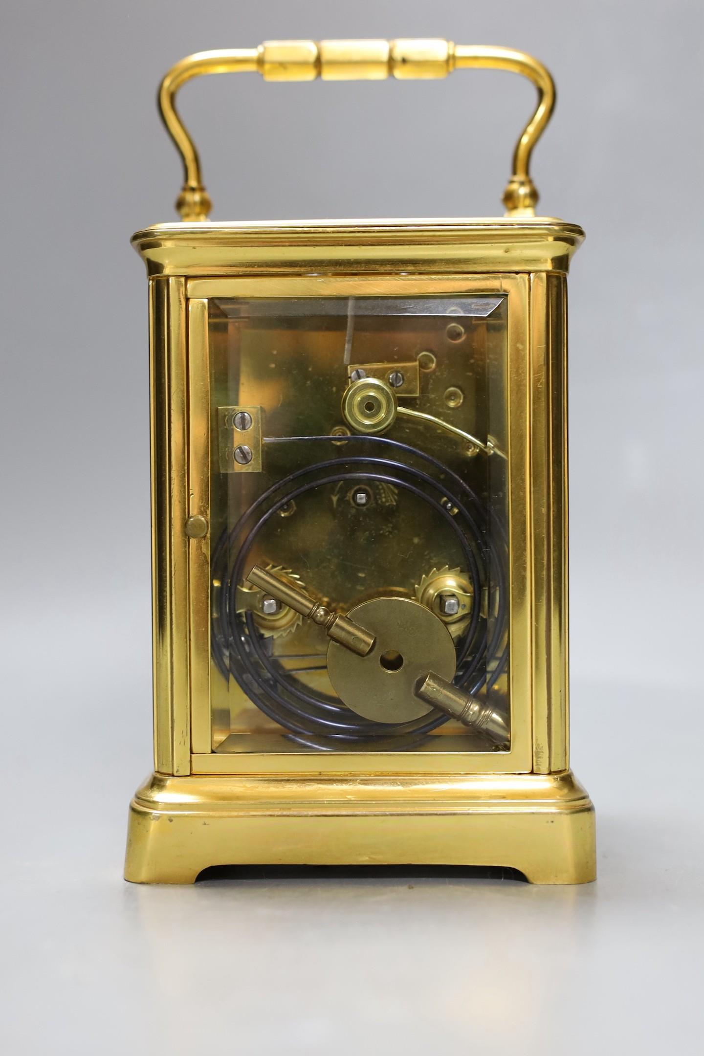 A French brass repeating carriage clock. 18cm tall - Image 3 of 5